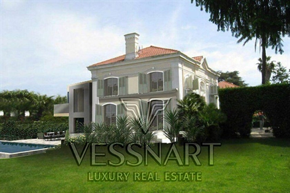 Villa with great potential in a gated domain near the beaches