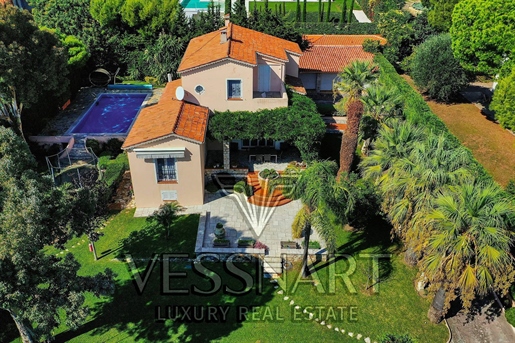 Charming villa in absolute calm surrounded by a beautiful garden