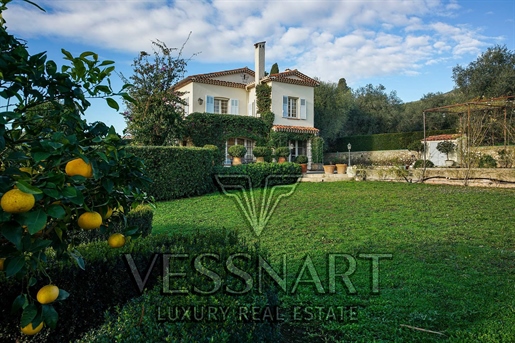 Charming provencal villa in the heart of a landscaped garden