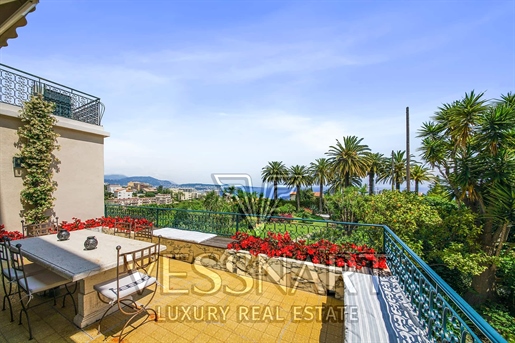 Elegant bourgeois villa in Nice with a panoramic sea view