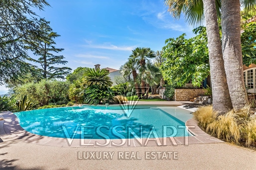 Charming villa surrounded by a lush mediterranean garden