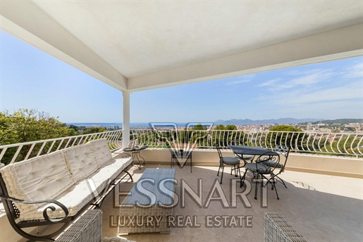 Villa with sea views in a prestigious location near Croisette