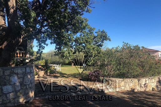 Very big potential for this villa in the heart of Mougins