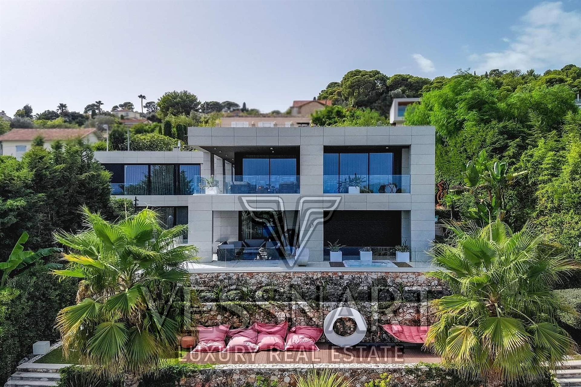 Modern villa with stunning views of the sea and Cap Ferrat
