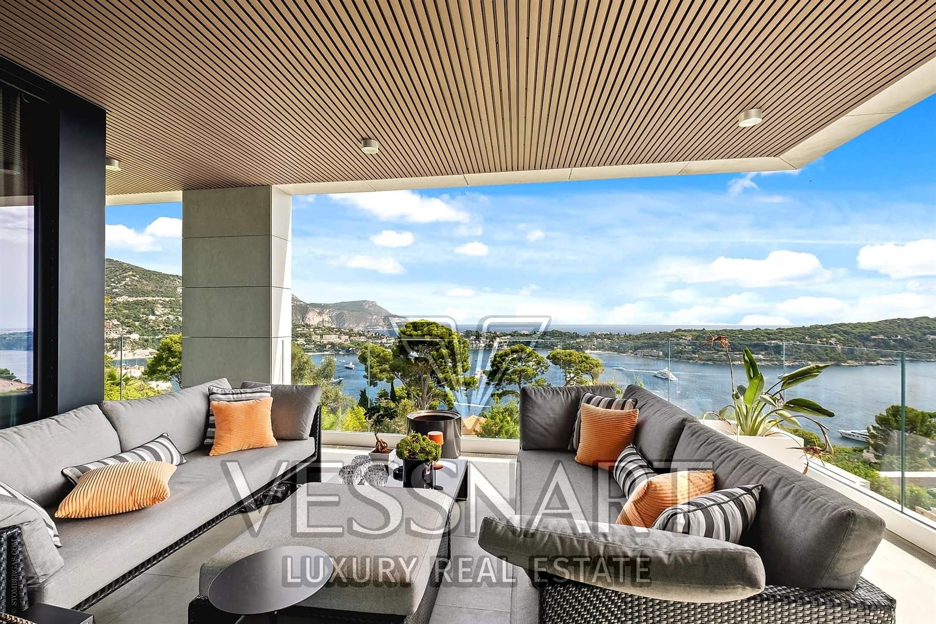 Modern villa with stunning views of the sea and Cap Ferrat