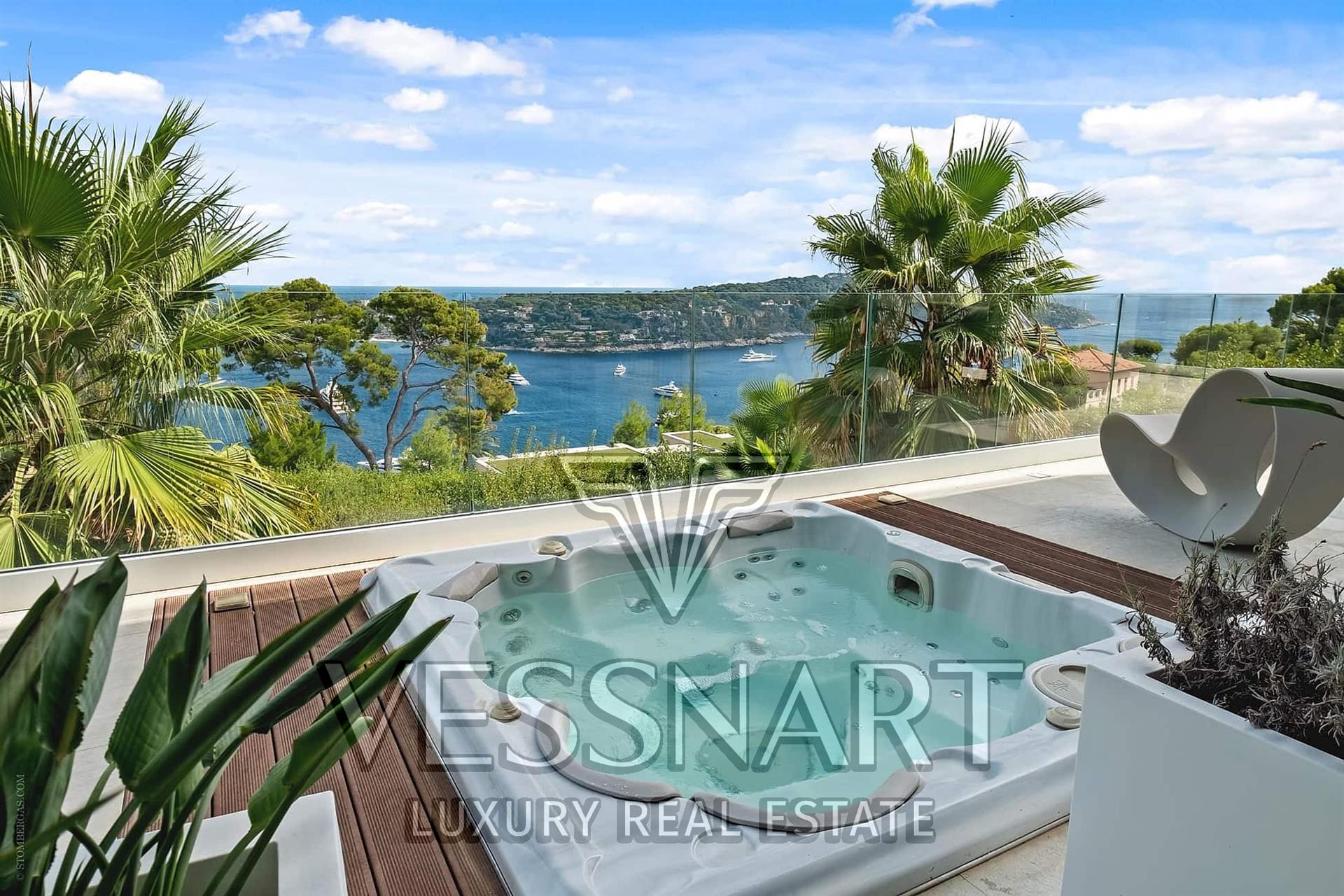 Modern villa with stunning views of the sea and Cap Ferrat