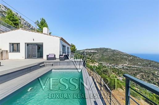 Villa in calm near Monaco with beautiful sea views