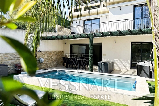 Detached townhouse close to beaches with swimming pool