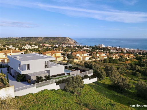 Villa jumelée de luxe de 2+1 chambres avec vue sur la mer à distance de marche du centre de Praia d