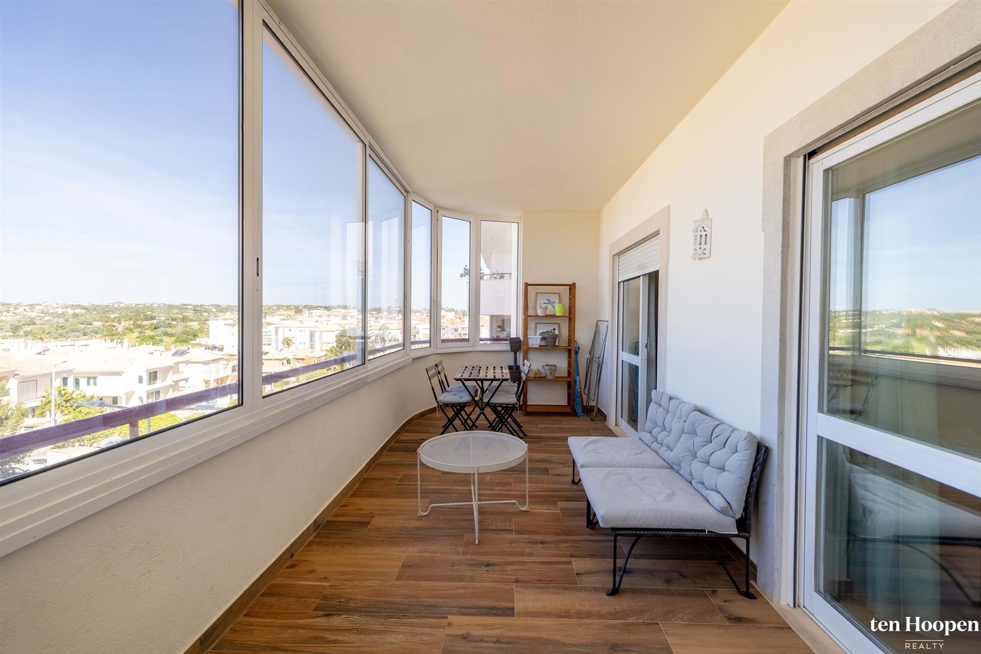Appartement met 3 slaapkamers in Lagos met verhuurvergunning, garage en afgesloten balkon