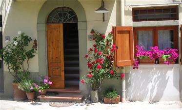Karakteristiek huis in de buurt van Florence met tuin - locatie
