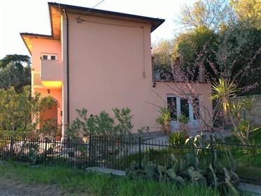 Okouzlující Villa mezi Cortona a Montepulciano. 