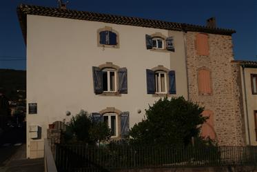 Къща разделена на 3 апартамента в Couiza