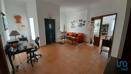 Huis met 6 Kamers in Castelo Branco met 355,00 m²