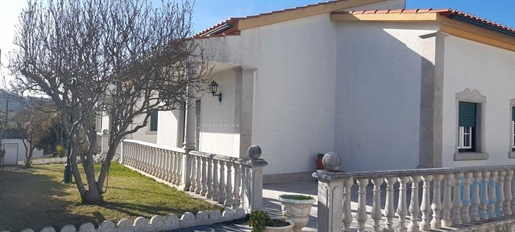 Home / Villa with 5 Rooms in Castelo Branco with 610,00 m²