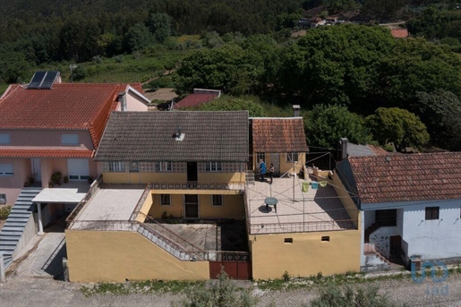 Maison de village T5 à Leiria de 281,00 m²