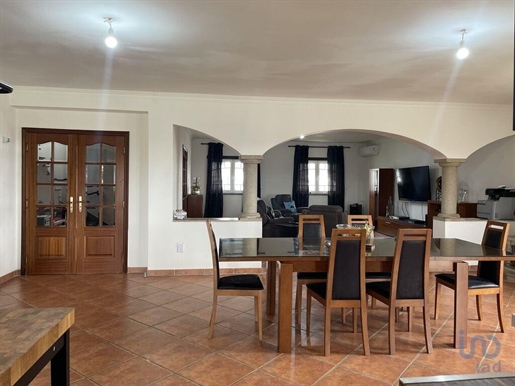 Home / Villa met 5 Kamers in Castelo Branco met 526,00 m²