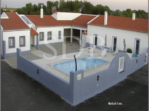 Oportunidad idílica en Beja, Alentejo, granja de caballos con 2 casas y piscina.