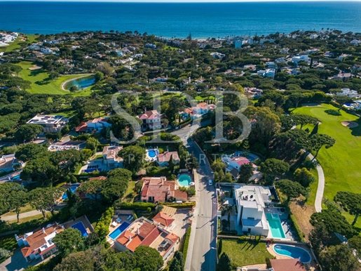 Rare opportunity: Beautiful 6 bedroom villa in the heart of Vale do Lobo.