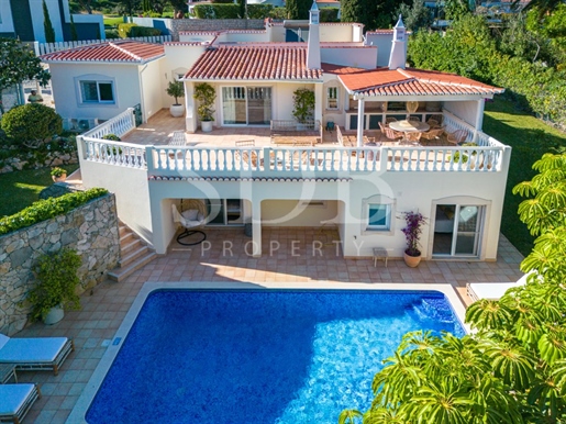 Rare opportunity: Beautiful 6 bedroom villa in the heart of Vale do Lobo.