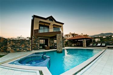 Villa individuelle de 4 chambres. Agios Nikolaos Resort - Crète orientale