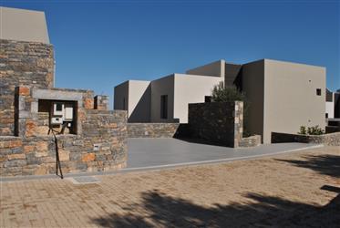  Moderna lyxvillor i sten. Utsikt över Spinalonga Island - Östra Kreta