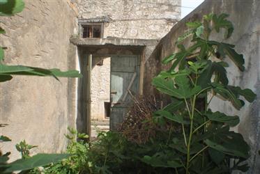 Ganska stenhus. Courtyard-Östra Kreta