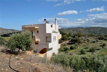 Moderne maison en zone rurale - Crète orientale