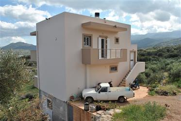 Moderne maison en zone rurale - Crète orientale