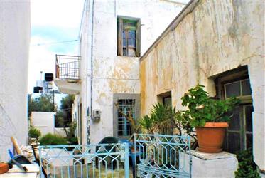  Jolie maison en pierre à rénover. Village de Milatos. Vue sur la mer - Crète orientale