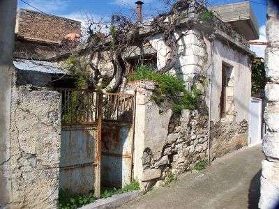 Kamienny dom z dziedzińcem i tarasem - wschodnia Kreta.