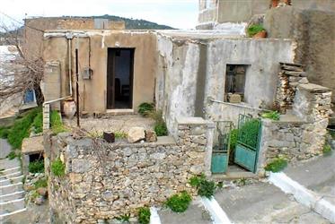  Cottage in pietra. Vista mare parziale. Progetto di ristrutturazione - Creta orientale