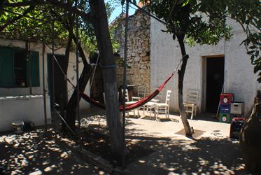  Maison spacieuse avec cour à rénover - Crète orientale