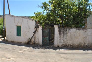  Maison spacieuse avec cour à rénover - Crète orientale