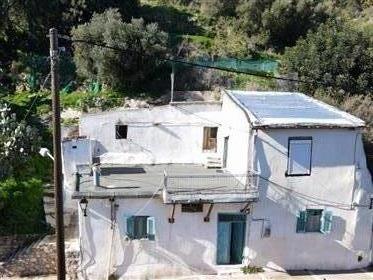  Samostojeća stara kuća za renoviranje. Vrt - Istočna Kreta