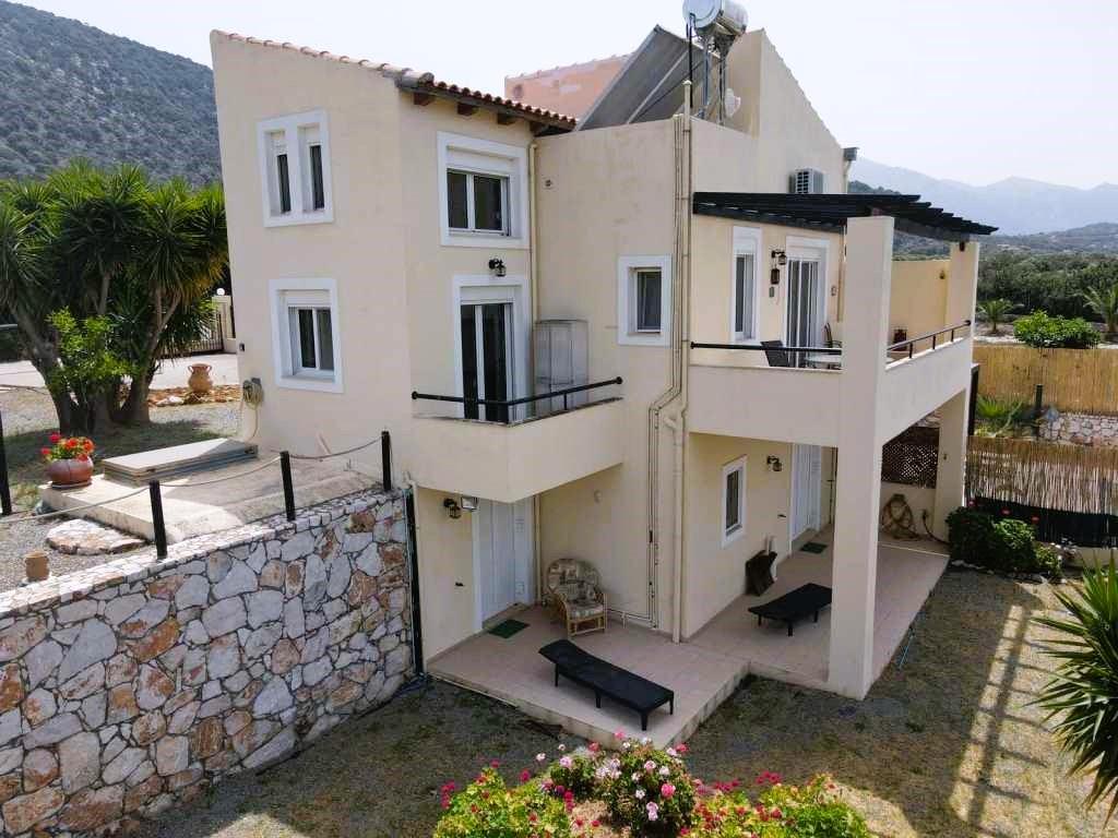  Mooie moderne woning met 3 slaapkamers. Grote tuinen. Uitzicht op zee - Oost-Kreta