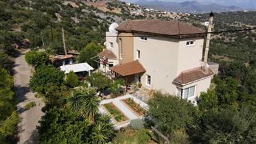  Villa individuelle près d’Agios Nikolaos de 400m2 - Est de la Crète