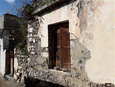  Maison en pierre de village rural. Projet de rénovation - Crète orientale