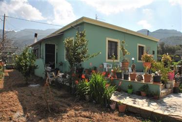  Ruime vrijstaande woning met bijgebouw. Privé tuinperceel - Oost Kreta