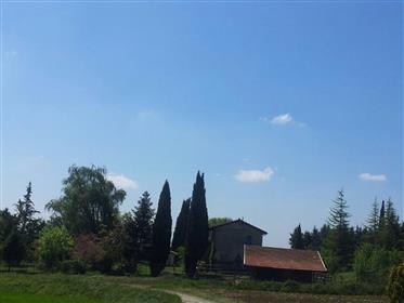 Land hus till salu nära Assisi