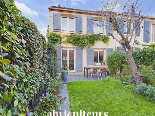 Fontenay-Le-Fleury / Les Sables Area - House In Co-Ownership - 5 Rooms - 4 Bedrooms - 91 Sqm -Garden