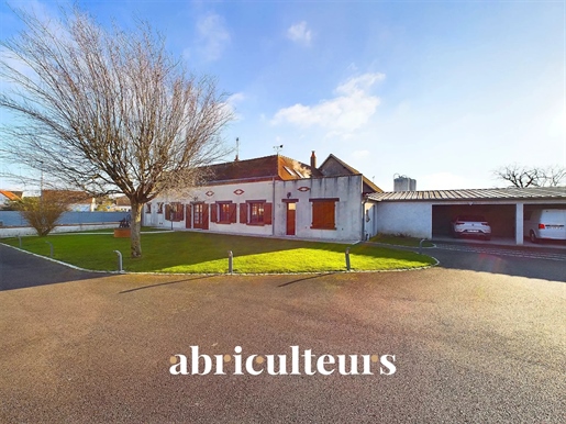 Sully-Sur-Loire - House And Warehouse - 6 Rooms - 4 Bedrooms - 220 M2 - €414,000