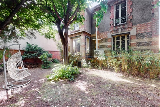 Colombes Gabriel Peri - House With Outbuilding And Garden - 7 Rooms - 3/4 Bedrooms - 126 M2 - €625.0