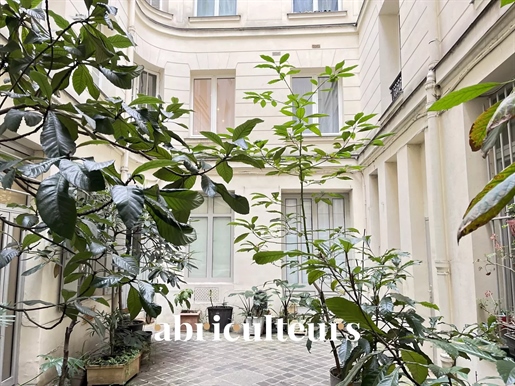 Paris 1Er / Saint Honoré - 3 Rooms - 2 Bedrooms - 63 m2 - € 799.500