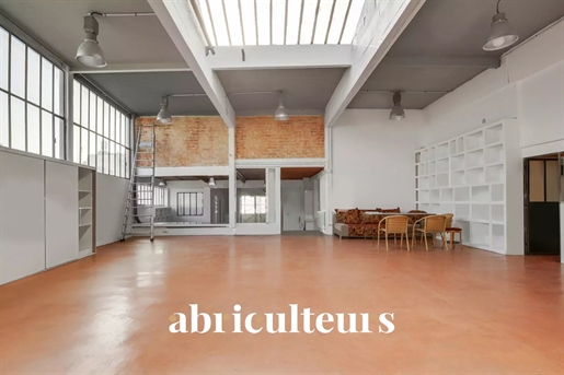 Courbevoie - Mixed Commercial And Residential Building - 3 Lots - 12 Rooms - 465M2 - €2,184,000