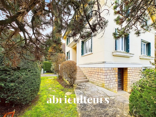House - 6 rooms - 4 - bedrooms - Marly-Le-Roi/Les Ombrages - €890,000
