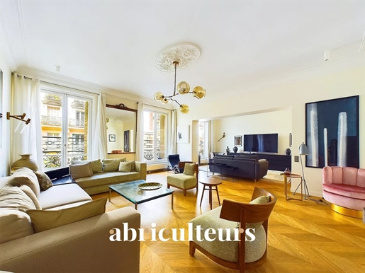 Paris 8 / Faubourg Saint-Honoré - Appartement - 6 Kamers - 3 Slaapkamers - 217 m2 - 3.250.000€