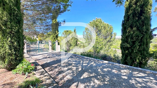 Villa type 8 of 166M2 with stunning views, swimming pool, garages and 130M2 of outbuildings on 6486