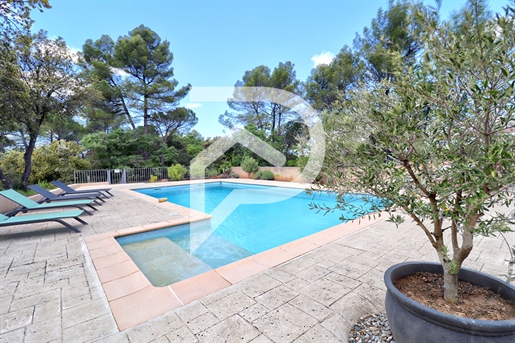 Villa type 6 in a quiet area with swimming pool, garages and wooded park of 6166M2