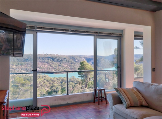 Prestigieuze villa van 230M2 met zwembad en adembenemend uitzicht op het meer van Esparron de Verdon